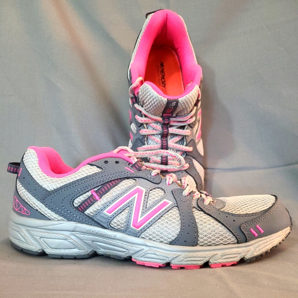 New Balance 402 Size 9 womens Pink and Gray